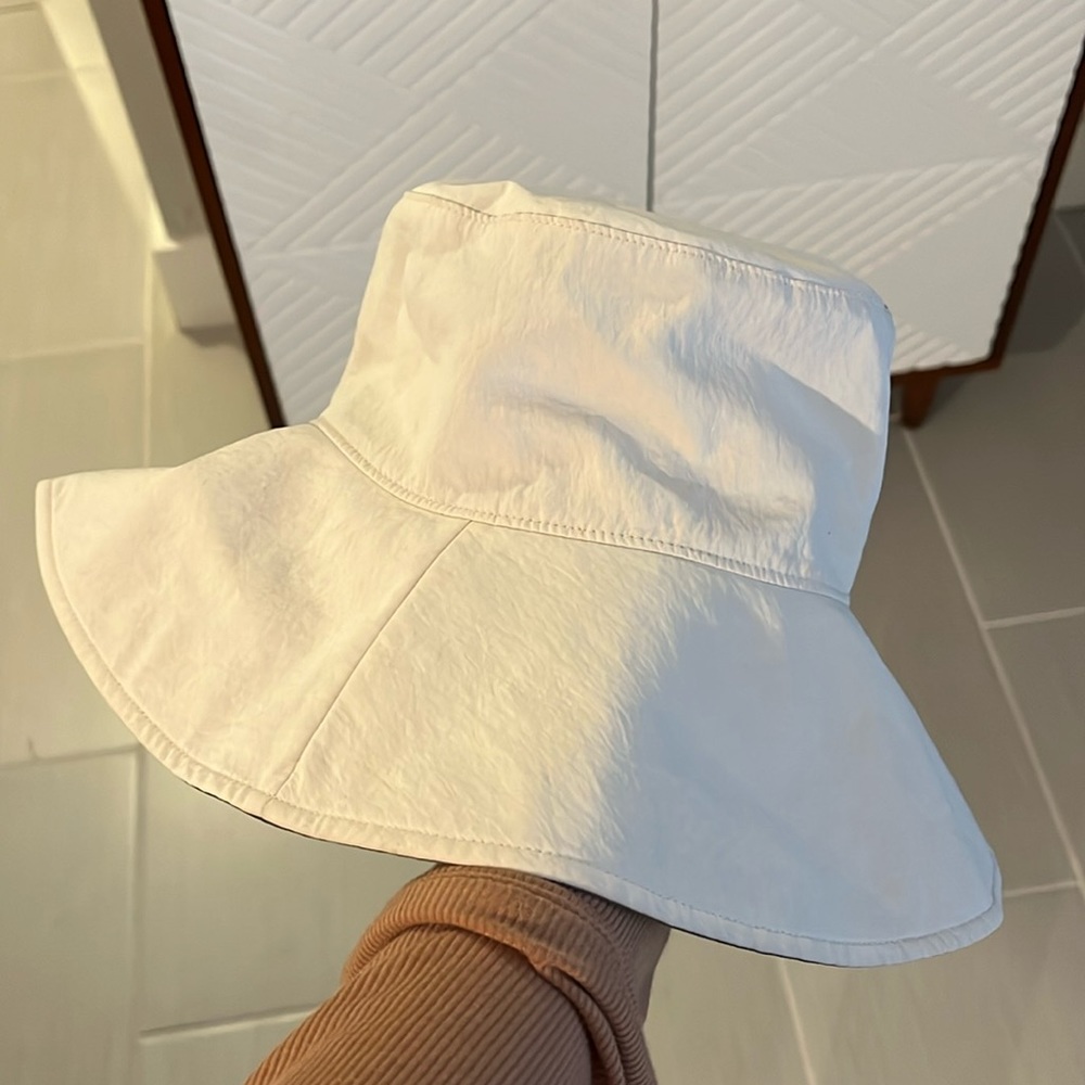 Lululemon bucket hat